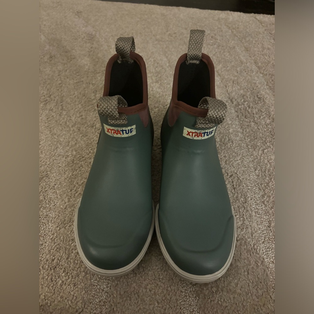 Women Xtratuf deck boots size 8